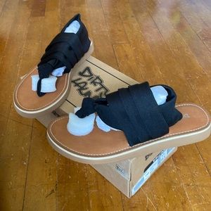 Dirty Laundry never worn Sandals size 8
